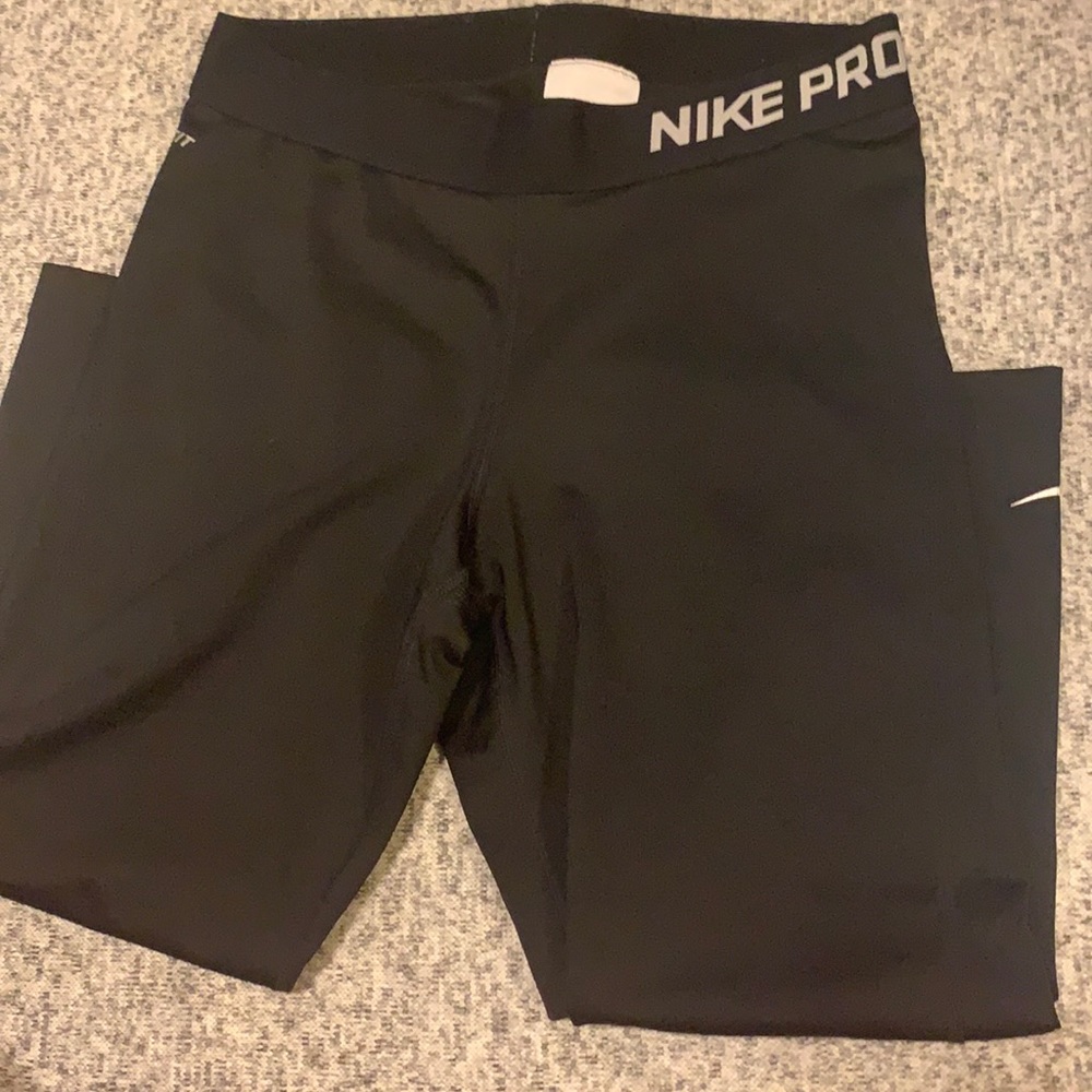 Nike Pro Capri Length Leggings